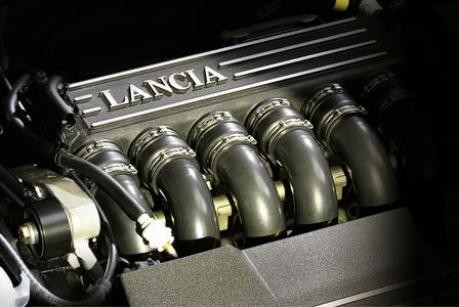 Lancia Thesis; Pressinform