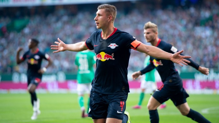 RB Leipzig: Willi Orban jubelt beim Bundesliga-Spiel gegen Werder Bremen
