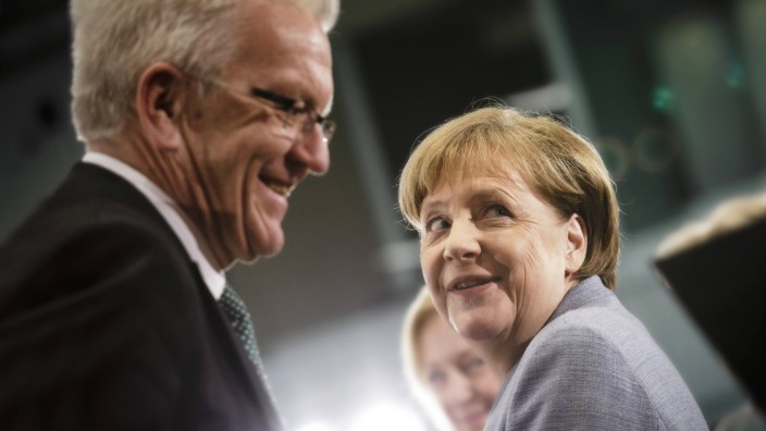 Bundeskanzlerin Angela Merkel CDU und der Ministerpraesident von Baden Wuerttemberg Winfried Krets
