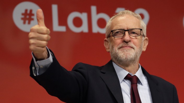 Labour Party: „Support the leader – unterstützt den Anführer“: Mit dieser Formel wurde auf dem Parteitag in Brighton für Labour-Chef Corbyn geworben.