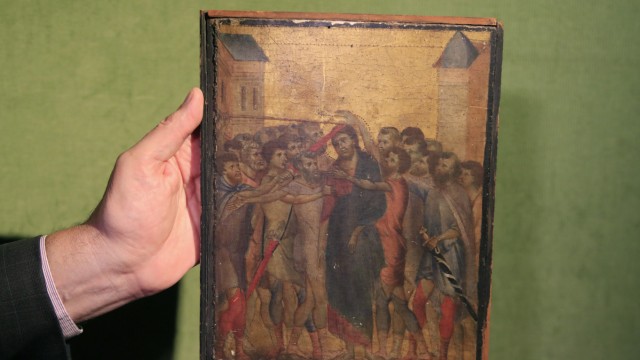 Verschollenes Kunstwerk: Hing unbemerkt von der Kunstwelt in einem Haus über dem Herd und wurde erst im vergangenen Jahr entdeckt: ein Bild des italienischen Meisters Cimabue.