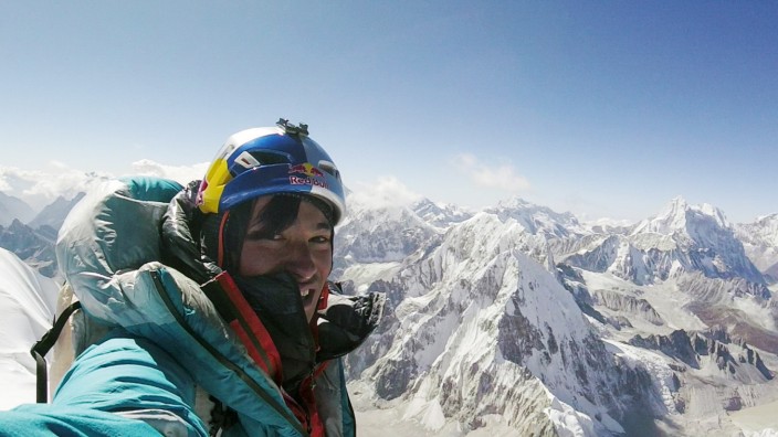 Bergsteiger-Preis Piolet d'Or: David Lama auf dem Gipfel des Lunag Ri in Nepal - wenige Monate später verunglückte er tödlich.