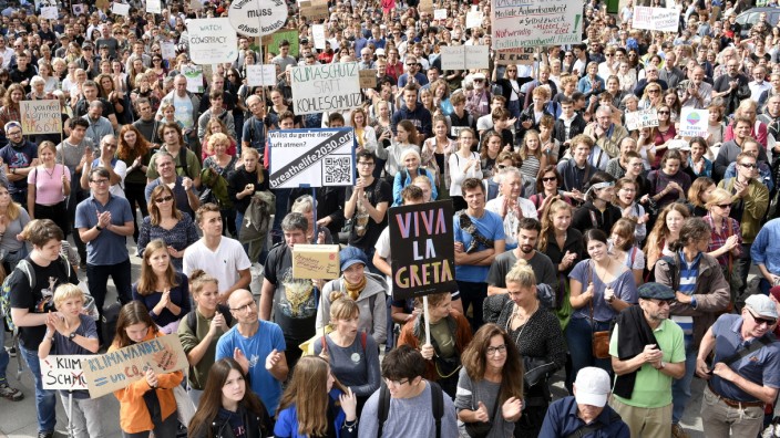Am Freitag waren in der Münchner Innenstadt bei "Fridays for Future" mindestens 2000 Menschen unterwegs