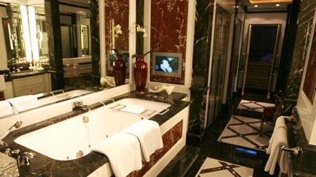 Reiseknigge Hotel: Noch sind die Handtücher sauber. Doch selbst in diesem Bad wird geschmutzt.