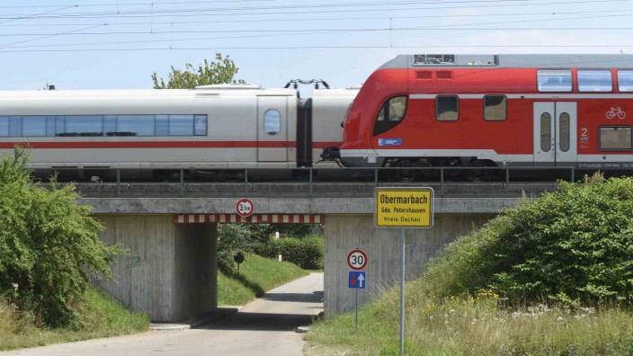 Bahnarbeiten: Auf der Bahnstrecke München-Ingolstadt donnern auch Schnellzüge an Obermarbach vorbei.