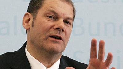 Mehr Geld bewilligt: Bundesarbeitsminister Olaf Scholz (SPD) hat seinen Vorschlag durchgesetzt.