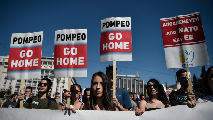 Griechenland: In Griechenlands Hauptstadt Athen protestierten linke Demonstranten gegen den Besuch von US-Außenminister Mike Pompeo.