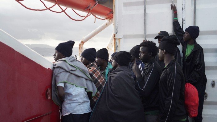 Seenotrettung: Flüchtlinge an Bord der Ocean Viking