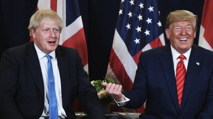 Handelsabkommen: Hat gut lachen: Donald Trump (rechts) stellt Boris Johnson ein großartiges Handelsabkommen in Aussicht - allerdings zu seinen Bedingungen.
