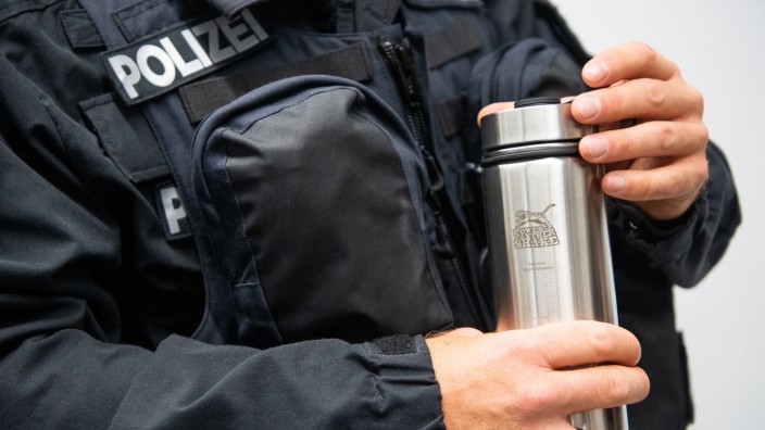 Bayerische Bereitschaftspolizei stellt Trink-Shakes für Einsätze