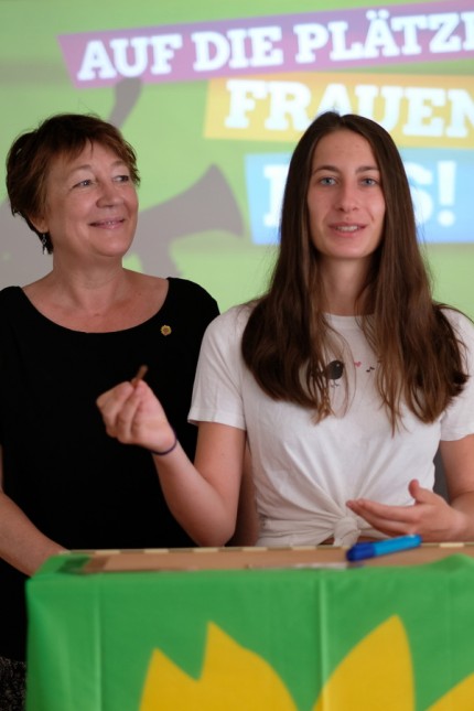 Doppel-Interview zur 40-Jahr-Feier: Antonia Schüller ist 18 Jahre alt und studiert in Augsburg Rechtswissenschaften. Die gebürtige Münchnerin engagiert sich seit Ende 2018 für den Kreisverband der Grünen und kandidiert kommendes Jahr für den Kreisrat.