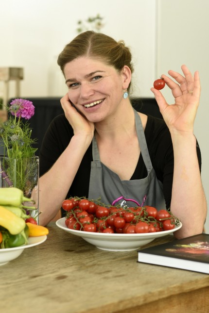 Und jetzt?: Auch in kleinen Tomaten steckt großer Geschmack: Antje de Vries mit einem Demonstrationsobjekt.