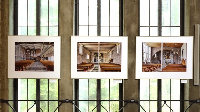 Kunst: "Kunst & Kirche": Die Andreaskirche in Fürstenried wird für ein paar Wochen zur Galerie und zeigt unterschiedlichste Arbeiten von Münchner Künstlern.