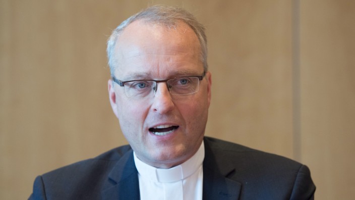 Landesbischof Carsten Rentzing ·will Amt niederlegen