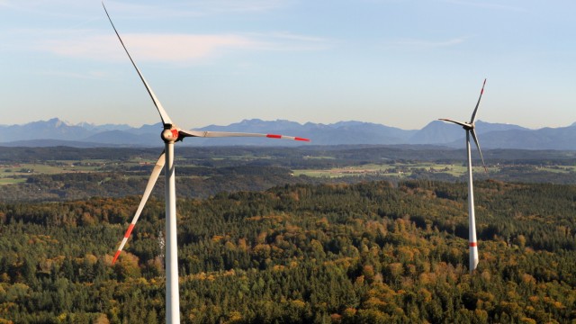 Windkraft: 2015 gingen in den Wadlhauser Gräben bei Berg vier Windräder in Betrieb - bislang die einzigen im Landkreis.