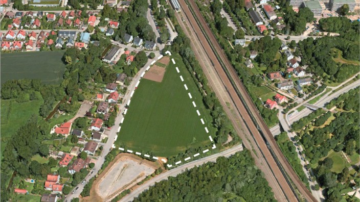 Wohnungsbau in München: Zwischen den Bahngleisen im Osten, der Otto-Warburg-Straße im Süden und der Eversbuschstraße im Westen liegt das Gelände, auf dem die Hirmerei geplant ist. Nicht mehr im Bild ist der Bahnhof Karlsfeld im Norden.