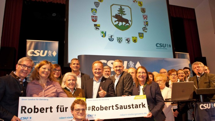 Kommunalwahl in Ebersberg: Saustark finden die Mitglieder des CSU-Kreisverbandes ihren Landrat Robert Niedergesäß und schicken ihn für die Wahl 2020 wieder ins Rennen.