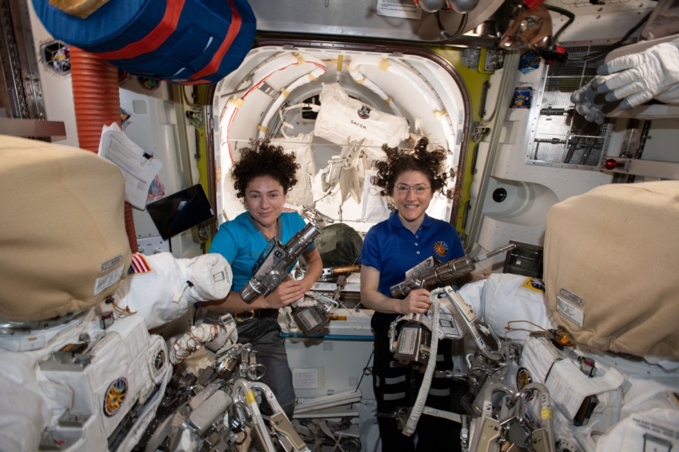 Außeneinsatz an der ISS - Astronautinnen-Duo