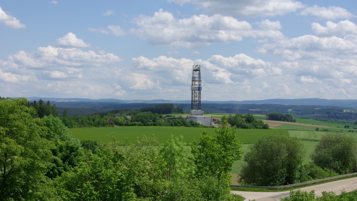 Oberpfalz: Der Bohrturm in Windischeschenbach, dessen Bohrer eine Tiefe von 9101 Metern erreichte, steht noch immer.