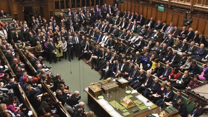 Britisches Parlament vertagt Entscheidung zu Brexit-Deal