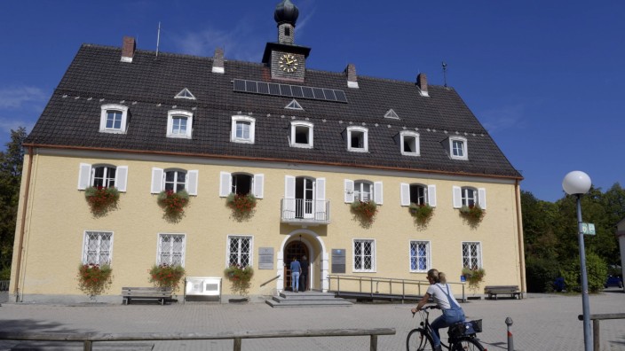 Neubiberg: Das Neubiberger Rathaus wird vorerst nicht erweitert.