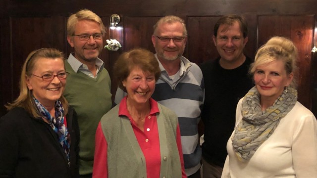 Krailling: Christian Koch (Zweiter von links) wurde 2019 in den Vorstand gewählt. Damals zusammen mit Jutta Schuster, Dietlind Freyer-Zacherl, Martin Renner, Jürgen Batzer, Marion Hellmuthäuser (von links) und Andreas Zeitlberger, der nicht anwesend war.