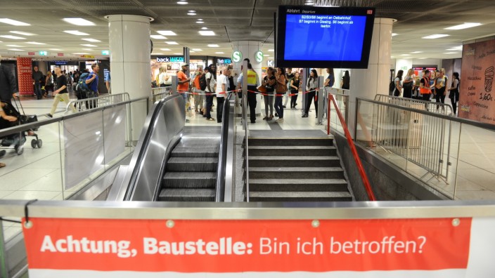 Stammstrecke: Die Bahn modernisiert die S-Bahn-Stammstrecke. Die Folge sind Sperrungen, Schienenersatzverkehr und öfters auch gestrandete Fahrgäste.