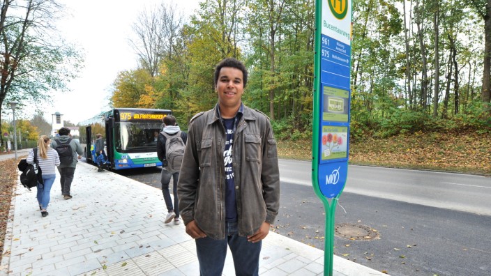 Berg: neue Bushaltestelle, dank Joshua Grasmüller