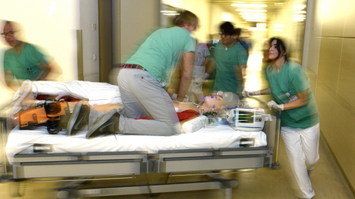 Ärzte und Pfleger im Klinikum Bogenhausen trainieren für den Notfall.