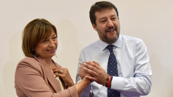 Italien: Der frühere italineische Innenminister Matteo Salvini (rechts) mit der Siegerin der Regionalwahl in Umbrien, Donatella Tesei.