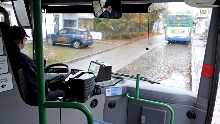 SZ-Serie: Mit dem Bus in den Landkreis, Folge 10: Begehrtes Personal: Busfahrer werden derzeit von allen Verkehrsbetrieben und Unternehmen in Bayern händeringend gesucht. Werden die Linien und Takte wie gefordert ausgebaut, wird sich die Situation noch verschärfen.