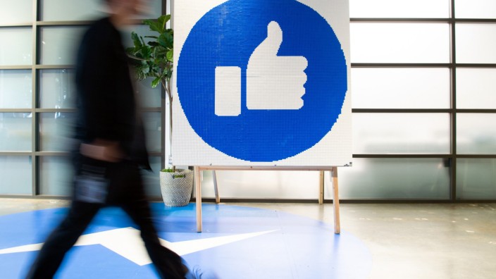 Straftaten im Netz: Facebook verspricht bessere Kooperation mit deutschen Ermittlern. (Symbolbild)