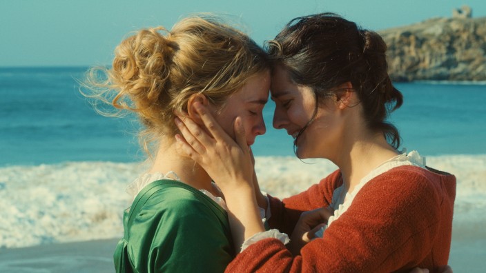 "Porträt einer jungen Frau in Flammen" im Kino: Héloïse (Adèle Haenel) und Marianne (Noémie Merlant) verlieben sich ineinander.