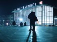 20160319 Passanten im Abendlicht auf der Domplatte zwischen dem Hauptbahnhof in Köln und dem Dom K