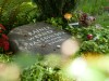 Das Grab von Rainer Werner Fassbinder auf dem Friedhof mit Prominenten-Gräbern in Bogenhausen.