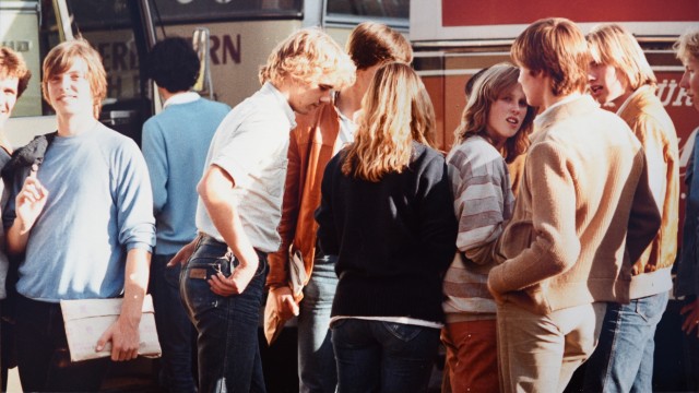 Mauerfall: Expedition in den Osten: 1982 fotografiert Willi Eisele seine Schüler auf Klassenfahrt in die damalige Deutsche Demokratische Republik. Reproduktion: Harry Wolfsbauer