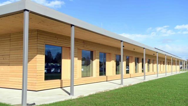 Neubau in Markt Indersdorf: Nachhaltig und ökologisch: Der Pavillon für die offene Ganztagsbetreuung am Indersdorfer Gymnasium besteht aus Holz.
