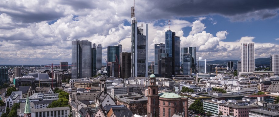 Bankeinlagen: Mehr Sicherheit für Deutschlands Kreditinstitute und Bankkunden? Bisher schreckte die Bundesregierung davor zurück, ein europaweites Sicherungssystem für Bankeinlagen mitzutragen. Jetzt wagt sich Olaf Scholz vor.