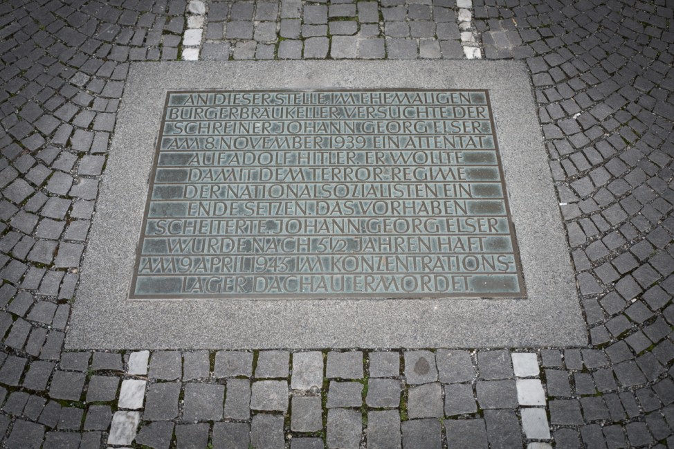 Gedenkplatte für Georg Elser in München, 2019