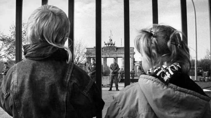 Fall der Mauer am Brandenburger Tor, 1989; Online Version Mauerfall