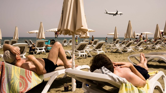 Steueroase: Am Strand nahe Larnaca auf Zypern.