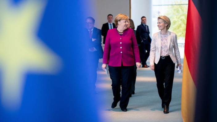 Gespräch Bundeskanzlerin Merkel mit von der Leyen