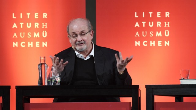Kultur in München: Salman Rushdie beim Diskutieren.
