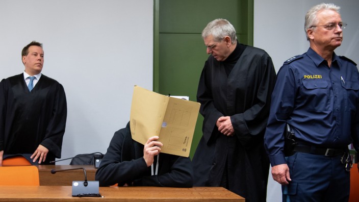 Lebensgefährliche Stromschläge - Falscher Arzt in München vor Gericht