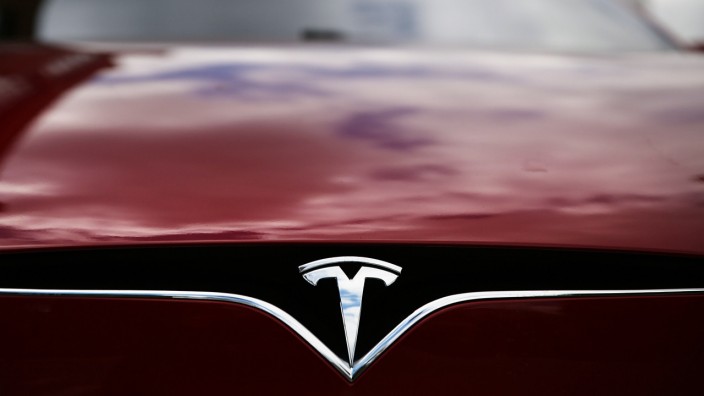 Auto-Zulieferer: Die Front eines Tesla Model S.