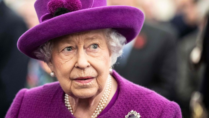 Royals in der Krise: Immer öfter wird im Königreich die Frage verhandelt, warum "die Queen nicht endlich was sagt".