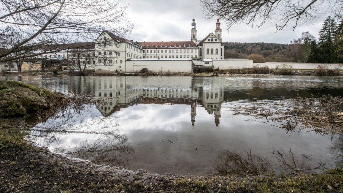 Nationalsozialismus: Das ehemalige Kloster Pielenhofen auf einem Bild aus dem Jahr 2015. Die Anlage hat eine bewegte Geschichte hinter sich.