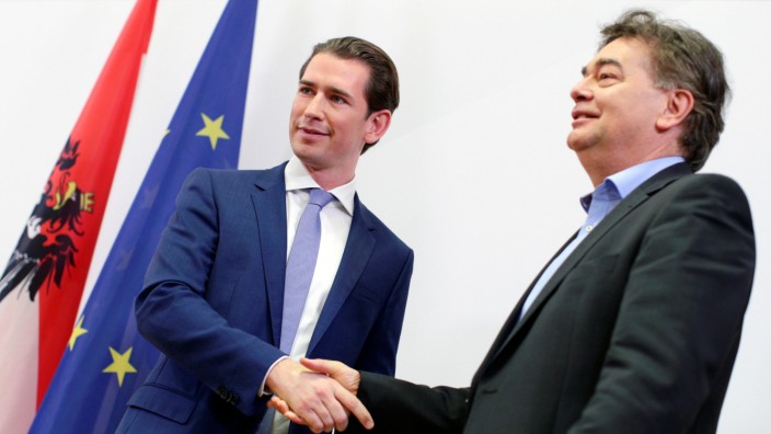 Head of Austria's Green Party, Kogler and Head of Peoples Party, Kurz, deliver a statement in Vienna
