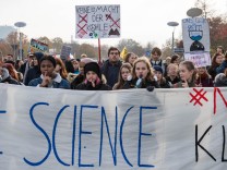 SZ-Klimakolumne: Klimaforscher in den Streik?