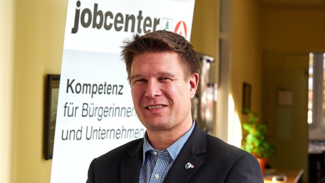 Ukrainische Geflüchtete: Benedikt Hoigt, der Geschäftsführer des Ebersberger Jobcenters, und sein Team haben einige neue Herausforderungen bewältigen müssen.